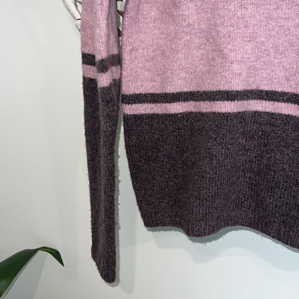 C&C California purple and cream sweater size xsmall - Picture 3 of 6
